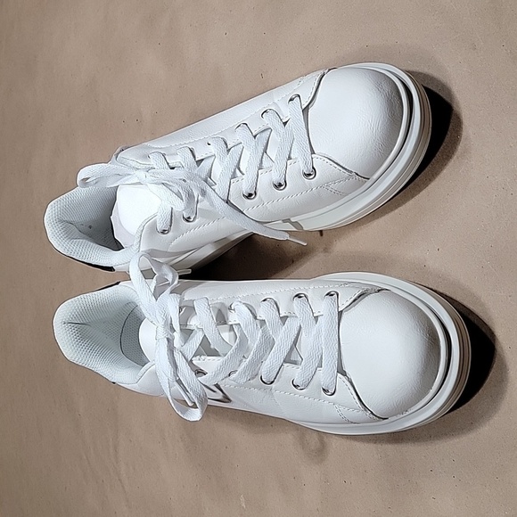 JustFabulous Size 10 White Sneakers Gently Used with Box. - Picture 1 of 6